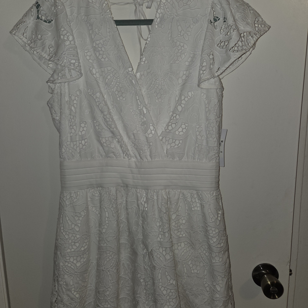 GUESS floral detailed, fully Lined Romper/size L, NWT